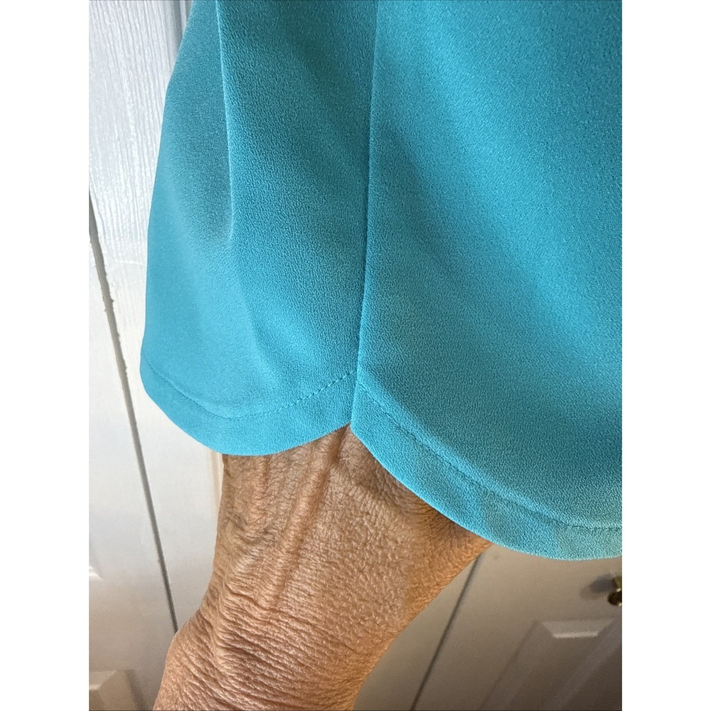 Investments Top Womens XL Turquoise Scalloped Neck And‎ Sleeves NWT - Picture 5 of 7
